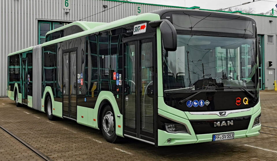 EfficientHybrid Gelenkbus Typ 18C